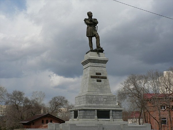 30-Памятник в Хабаровске
